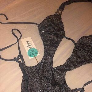 Beach Bunny Bikini “RUN THE WORLD” RARE, HARD TO FIND,  NWT
